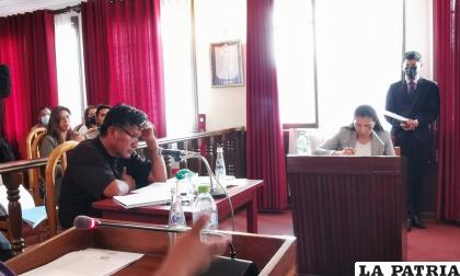El secretario municipal de Cultura Víctor Hugo Vásquez durante su informe ante los concejales /LA PATRIA 
