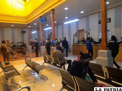 Recaudaciones de impuestos se realizan en predios de la Velasco, entre Junín y Adolfo Mier /LA PATRIA