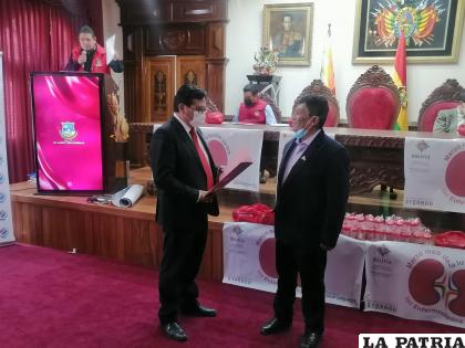 Reconocimiento a personal médico de unidad de hemodiálisis  /LA PATRIA