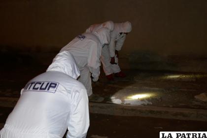 Peritos de la Iitcup en pleno procesamiento de la escena del hecho /LA PATRIA

