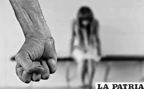 Según la denuncia, la jovencita fue estrangulada por su progenitor /Referencial