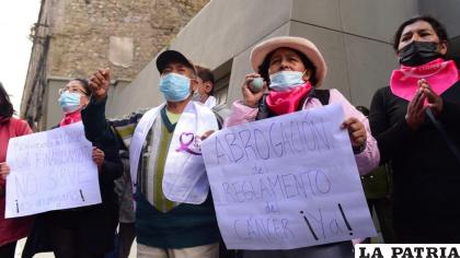Los pacientes con cáncer y sus familiares protestaron en La Paz /LA RAZ?N