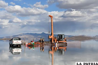 Actividades de exploración en un salar de Potosí /YLB