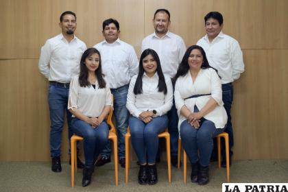 REDACCI?N
El equipo de redacción del periódico, tiene por convicción la tarea de contribuir al crecimiento de la comunidad a través de un periodismo de excelencia y con un alto desarrollo humano. 
Esta área está liderada por el jefe de redacción, Álvaro Escalera, en coordinación con el equipo de redacción del cuerpo general: Tania Santiváñez, Verónica Velarde, Itza Terrazas. En el suplemento policial, Marcelo Abascal. En el suplemento deportivo, se encuentra a la cabeza Raúl Villarroel y quien lo acompaña Ovidio Cayoja. 