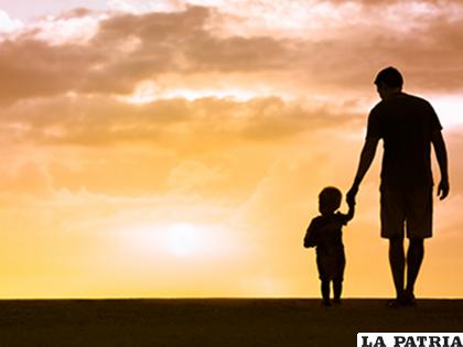 Los padres acompañan a sus hijos durante su desarrollo en la vida /RRSS
