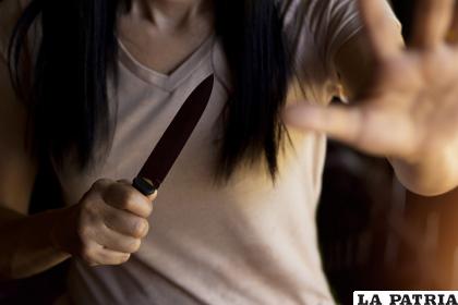 La muchacha los amenazó con agredirlas con un cuchillo /Referencial