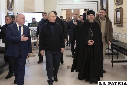El presidente ruso, Vladímir Putin en su visita a Crimea /Sputnik, Foto de pool del Servicio de Prensa del Kremlin vía AP)