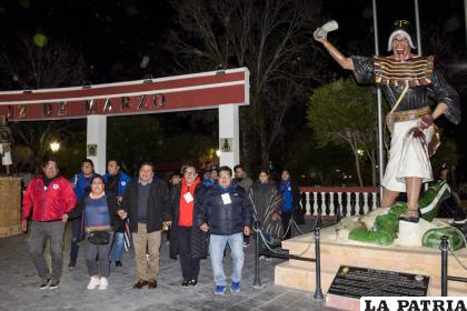 Personas participando de la verbena de ayer /LA PATRIA
