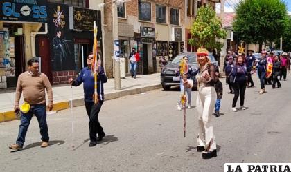 Juan José Cisneros recorrió las calles a pesar de su ceguera/ LA PATRIA