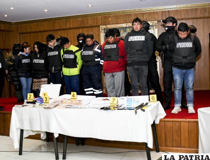 Ocho involucrados en el robo fueron presentados por el ministro /APG
