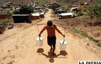 Alrededor de 37 millones de personas carecen de agua potable en América Latina / AFP
