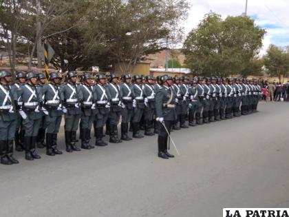 La segunda División de Ejército, presenta su respeto ante el pabellón tricolor