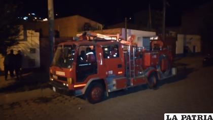  Bomberos sofoca el incendio en una casa de la zona Sur /LA PATRIA