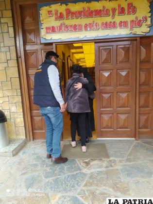 La señora ingresa a instalaciones del Hogar la Sagrada Familia /DIO