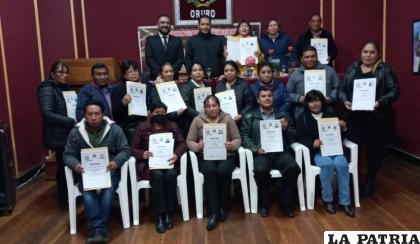 Todos los que recibieron el certificado de conclusión de especialidad /LA PATRIA