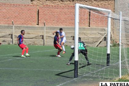 Ingenieros tuvo opciones de gol, pero no pudo en la puntada final /LA PATRIA