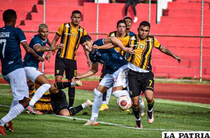 Una acción del partido disputado el domingo en Tarija /Club The Strongest