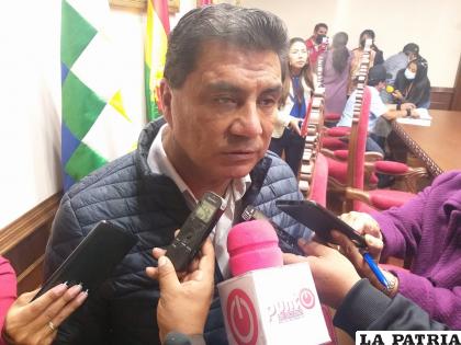 El gobernador Vedia está bajo la ??lupa? de la Asamblea Legislativa /LA PATRIA