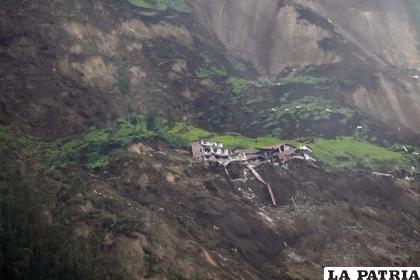 Viviendas destruidas después de un deslizamiento de tierra causado por las fuertes lluvias en Alausi, Ecuador /AP Foto/Dolores Ochoa