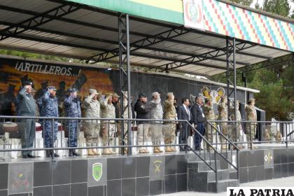 Autoridades militares, administrativas y fiscal departamental en la inauguración 
/LA PATRIA