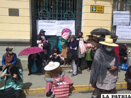 Padres de familia de la escuela ??Sebastián Pagador?, exigen el mantenimiento y nuevos ambientes /LA PATRIA