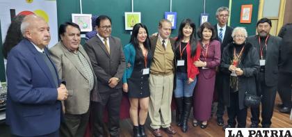 Artistas e invitados luego de la inauguración /LA PATRIA