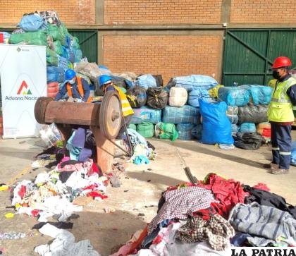 Los restos de ropa serán subastados para que se utilicen como relleno /Aduana