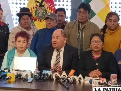 La conferencia de prensa de las exautoridades gubernamentales 
/LA PATRIA
