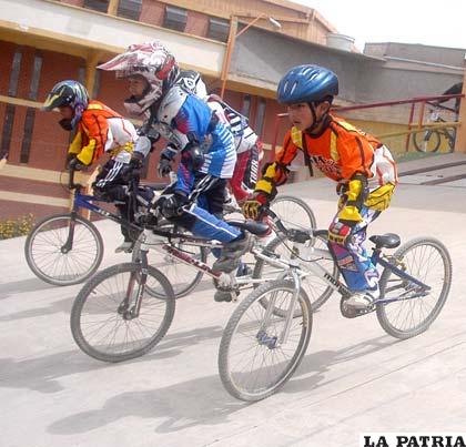 Hoy se volverá a vivir la emoción del bicicross, en la pista del Complejo Deportivo de la zona Norte