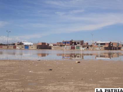 El sector conocido como las “Cinco Canchas”, se convirtió por las recientes lluvias en una enorme piscina con problemas de contaminación
