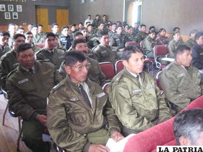 Policías fueron capacitados por personeros de La Paz