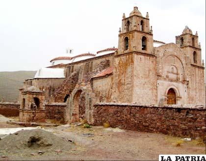 Iglesia de Andamarca considerada como Patrimonio del departamento por su hermosa construcción