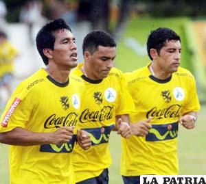 Hermán Solíz, Alejandro Gómez y Walter Flores, jugadores de la selección