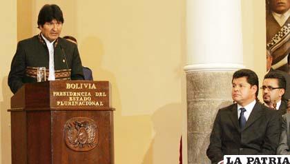 Morales invita a ex mandatarios para defensa marítima