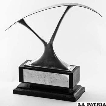 Trofeo que se entrega a ganadores del festival de cine “Ikeya”