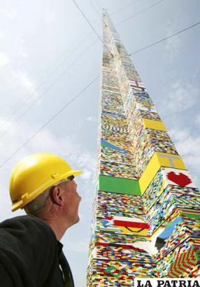 La torre gigante de Lego
