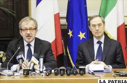 Ministro del Interior, Roberto Maroni, con su homólogo francés, Claude Guéant, en Milán