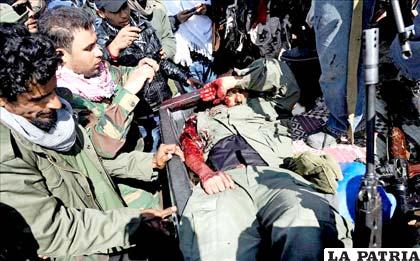 Varias personas resultaron heridas tras el bombardeo de Gadafi