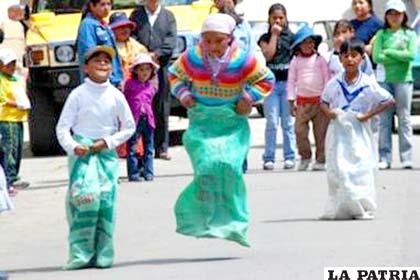 Niños que participaron en los juegos de antaño preparados por la Oficialía Mayor de Cultura del GAMO