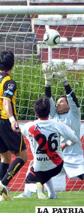 Nacional Potosí pudo igualar el partido con el Tigre, pero fallaron en la definición, como muestra la fotografía.