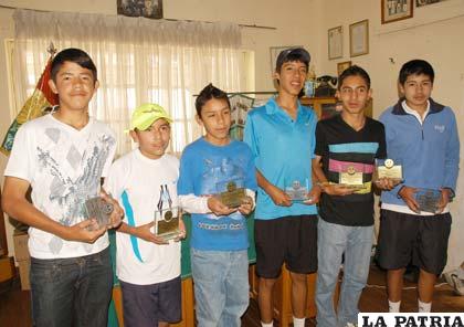 Tenistas del National, Oruro y San José, recibieron sus premios en acto especial el pasado domingo 10