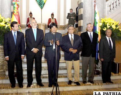 Ex presidentes de Bolivia, respondieron a la convocatoria del Presidente Morales