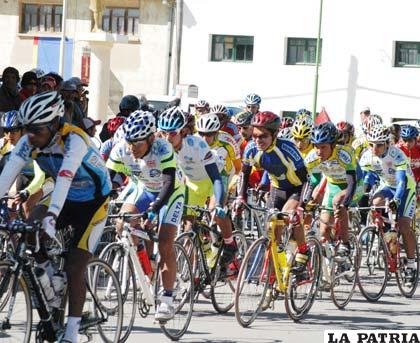 Ciclistas orureños intensifican su preparación