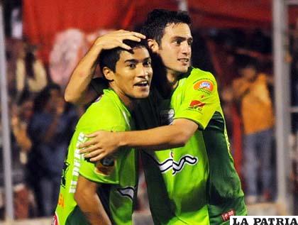 Alcides Peña y Jhasmani Campos, hoy no serán parte del cuadro refinero que enfrentará a Gremio