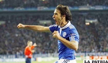Raúl González, goleador del Schalke