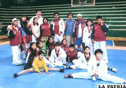 Representación de Oruro, en el torneo nacional de Tae Kwon Do que se registró en Santa Cruz de la Sierra el pasado fin de semana.