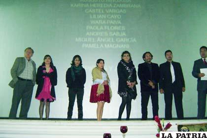 Actores, directores y técnicos durante la premiere