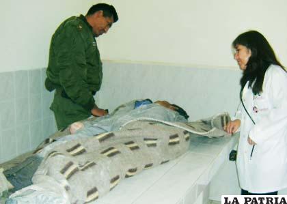 Víctima del accidente en la morgue de la Policlínica Oruro