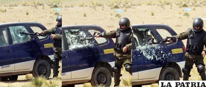 La imagen muestra la violencia innecesaria que la Policía usó en el desbloqueo de la carretera La Paz - Oruro