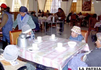 Sedeges entregará subvención diaria de Bs. 6,50 para alimentación de personas de la tercera edad del Asilo “La Sagrada Familia”